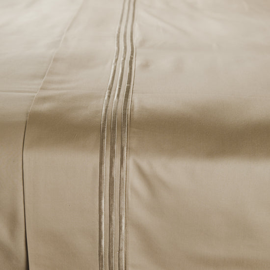 Juego de sábanas beige con tres festones decorativos en hilo algodón-