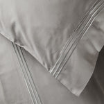 
                    
                      Funda de almohada gris con tres festones decorativos en los bordes-gris
                    
                  