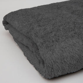 Frazada polar infantil gris oscuro con textura suave y acogedora-gris-oscuro
