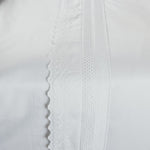 
                    
                      Detalle de sábana blanca con bordados y encaje en algodón egipcio-blanco
                    
                  