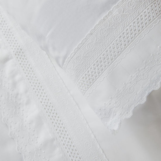 Sábanas blancas con broderie de algodón egipcio con detalles de encaje-blanco
