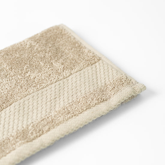 Toalla beige Honeycomb con textura de panal absorbente-beige