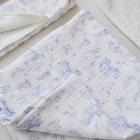 Conjunto de mantas de algodón blancas con estampado floral azul para bebé-