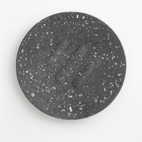 Jabonera circular de terrazo gris oscuro con motas blancas-