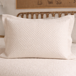 
                    
                      Funda de almohada Berna beige con textura acolchada en cuna de madera-beige
                    
                  