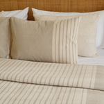 
                    
                      Funda edredón beige Delhi con almohadas a juego en cama-beige
                    
                  