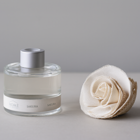 Difusor de aroma Sakura con frasco de cristal y flor decorativa blanca-
