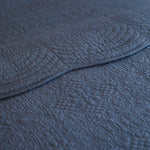 
                    
                      Cubrecama Barrel Traditional gris oscuro con textura quilted detallada-gris oscuro
                    
                  