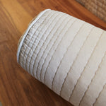 
                    
                      Rollo de cinta decorativa beige con costuras verticales paralelas-beige
                    
                  