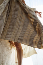 
                    
                      Manta Murano beige con bordes trenzados y flecos decorativos-beige
                    
                  