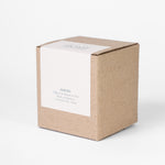 
                    
                      Caja de cartón kraft con etiqueta blanca del difusor Sakura-
                    
                  