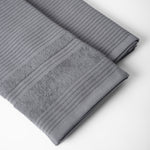 
                    
                      Dos repasadores grises de tela con rayas verticales y textura acanalada-gris
                    
                  