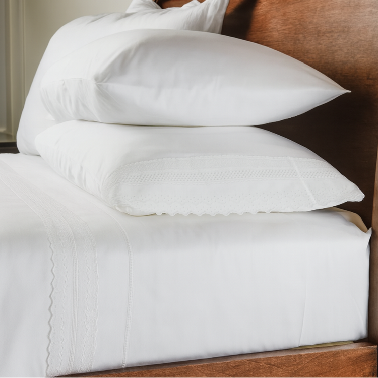 Juego de sábanas blancas de algodón egipcio con bordado y detalles decorativos-blanco