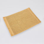 
                    
                      Individual rectangular de fibra natural tejida color beige con bordes franjados-
                    
                  