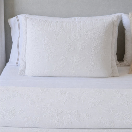 colcha portuguesa con funda y almohada con diseño de flores para cama de habitación barrio privado-blanco
