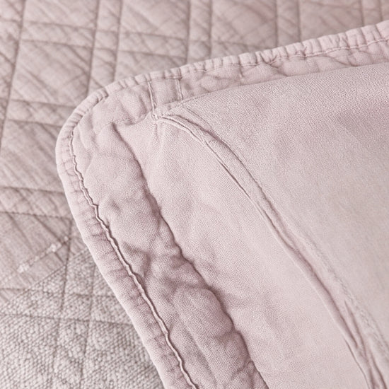 funda de almohada para sham manchester en cama-rosa