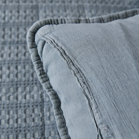 Funda de almohada Bradford gris con costura y volante decorativo-gris