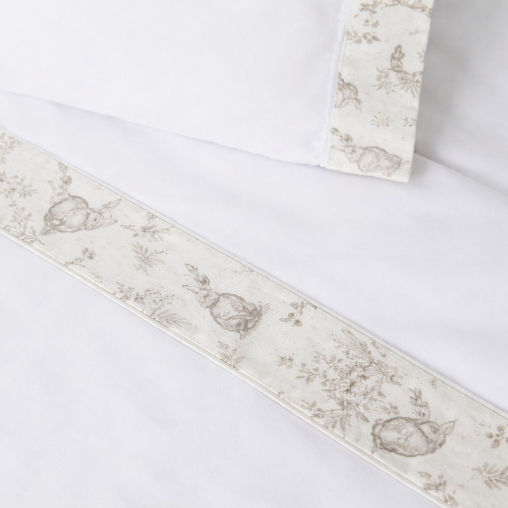 Sábana beige con estampado de conejos y flores-beige
