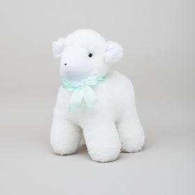 Peluche de oveja blanca con lazo verde menta alrededor del cuello-blanco