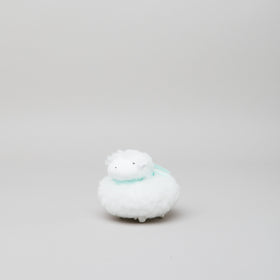 Pequeño peluche blanco con forma de nube sonriente y bufanda turquesa-blanco