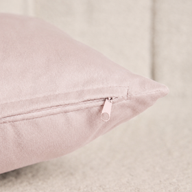 Almohada rosa con funda de lino y relleno rosa esponjoso-rosa