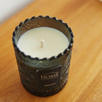 
                    
                      Vela aromática en vaso de metal decorado marca Home Collection-arrayán
                    
                  