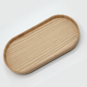 Bandeja ovalada de madera clara con diseño minimalista japandi-