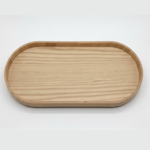 
                    
                      Bandeja de madera clara con bordes redondeados estilo Japandi minimalista-
                    
                  