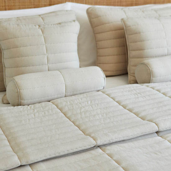 Conjunto de almohadas y cojines decorativos beige quilted para cama-beige