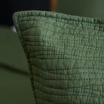 
                    
                      Funda de almohada acolchada verde con textura tradicional Girona-verde
                    
                  