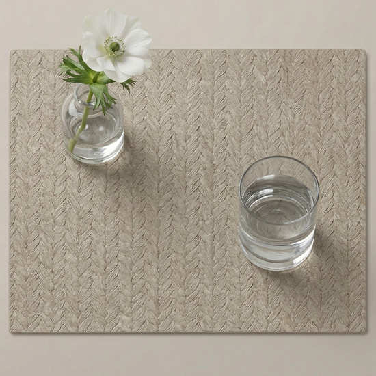 Individual Capri beige claro con flores blancas y vasos agua-beige claro