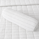 
                    
                      Almohada cilíndrica blanco sobre colcha acolchada de textura cuadriculada-blanco
                    
                  