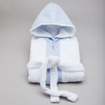 
                    
                      Bata de baño infantil celeste con capucha y cinturón blanco-celeste
                    
                  