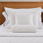 
                    
                      cubrecama de algodon y accesorios sobre cama de dormitorio-blanco
                    
                  