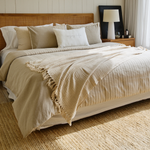 
                    
                      Cama con funda de edredón beige Delhi y almohadas decorativas-beige
                    
                  