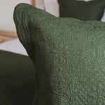 
                    
                      Funda de almohada verde con patrón quilted tradicional detallado-verde
                    
                  
