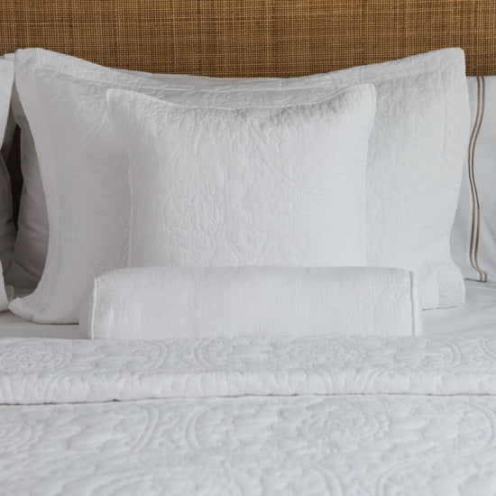 Funda de almohada blanca Liguria con diseño jacquard y ribete decorativo-blanco