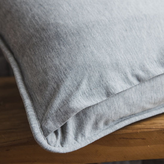 Funda de almohada gris Vigo con detalle de costura visible-gris