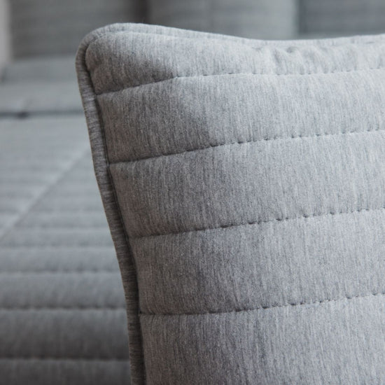 Funda de almohada gris Vigo con costuras horizontales decorativas-gris