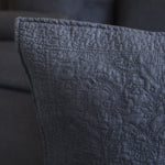 
                    
                      Funda de almohada gris Calabria con textura acolchada y relieve floral-gris
                    
                  