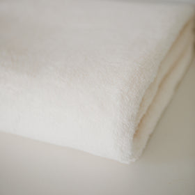 Frazada polar infantil de color natural suave y texturizada-natural