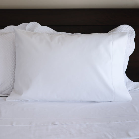 Funda de almohada blanca de algodón con acabado liso y elegante-blanco