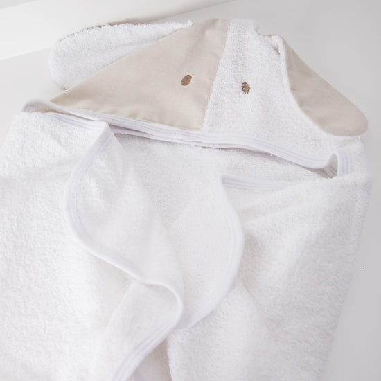 Toalla con capucha blanca para bebé con diseño de perro adorable-