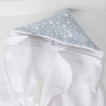 
                    
                      Toalla blanca con capucha gris estampada de estrellas para bebé-
                    
                  