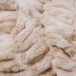 
                    
                      Manta suave beige con textura de piel sintética San Marino-beige
                    
                  