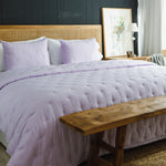 
                    
                      Cama con cubrecama acolchado lila y almohadas a juego-lila
                    
                  