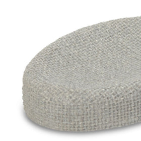 Jabonera tejida gris con textura de tela natural y forma ovalada-gris
