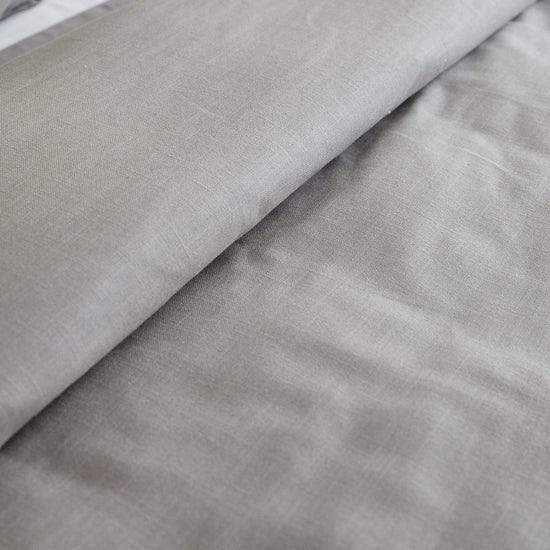 Funda de edredón Sanderson gris con textura de tela natural-gris