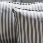 
                    
                      Almohada Capri gris con rayas verticales blancas y grises-gris
                    
                  