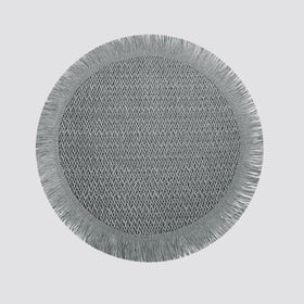 Individual redondo gris con textura tejida y flecos-